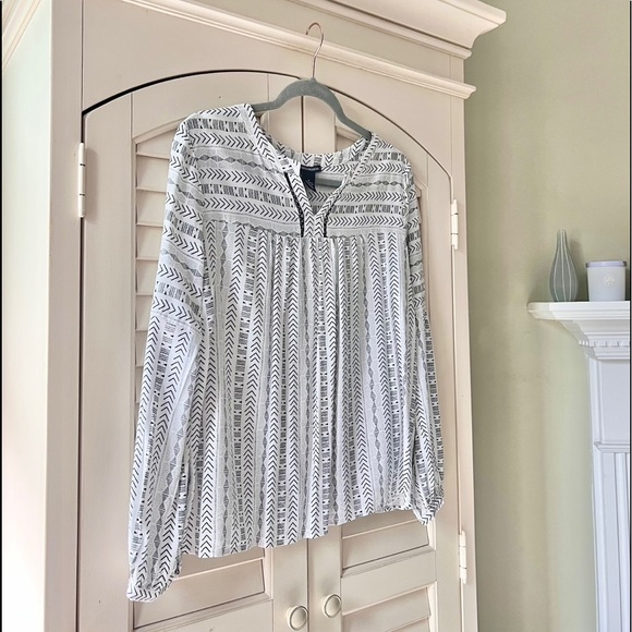 Chelsea & Theodore Medium Rayon Tribal Boho Print Cottagecore Blouse - Picture 2 of 12